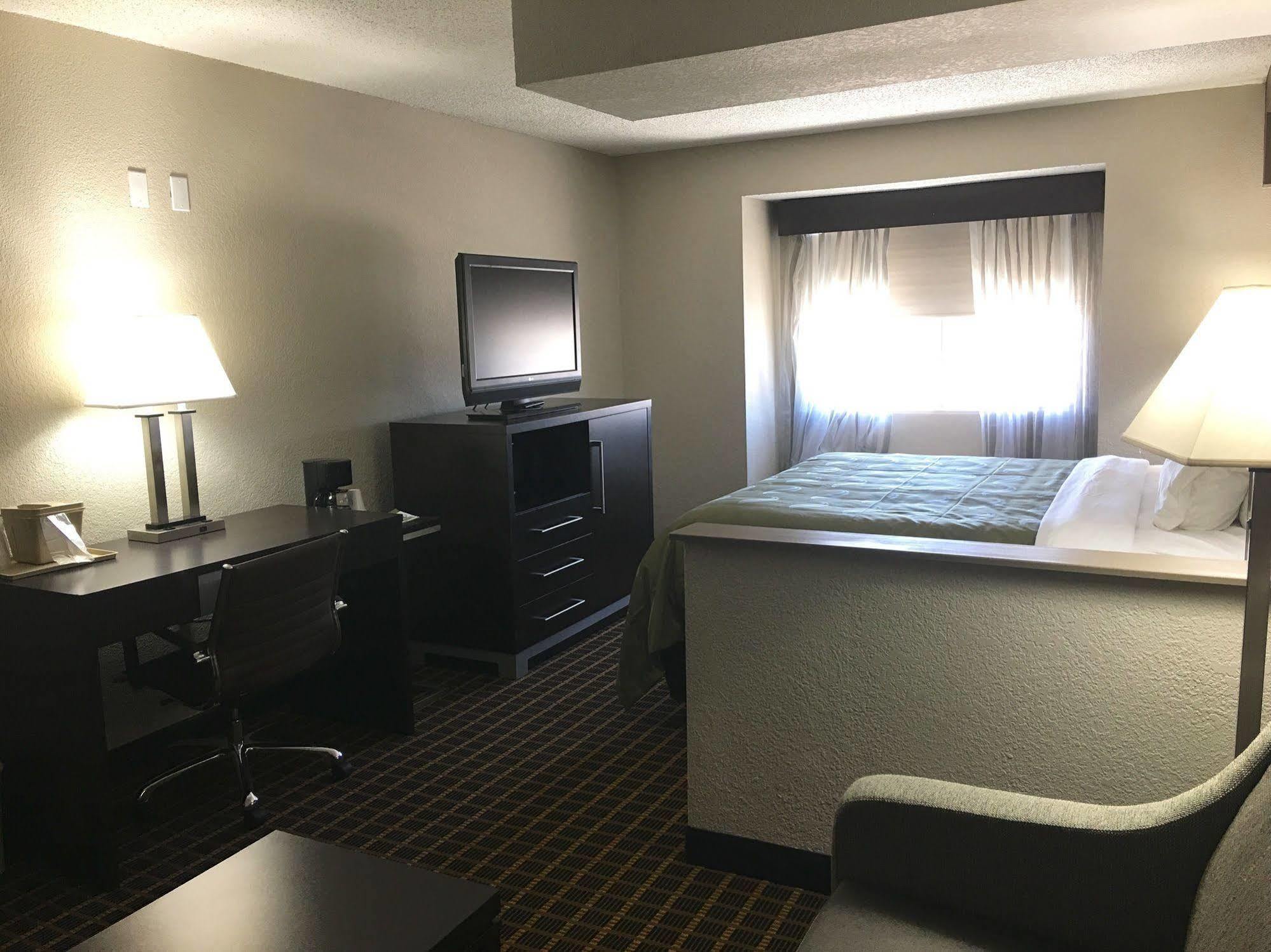 Quality Inn & Suites West El Paso I-10 Extérieur photo