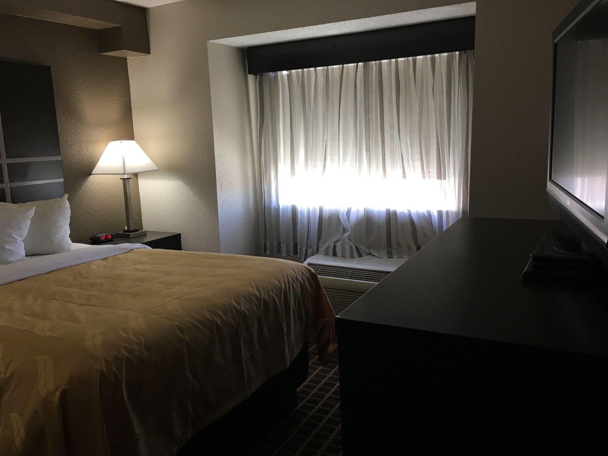 Quality Inn & Suites West El Paso I-10 Extérieur photo